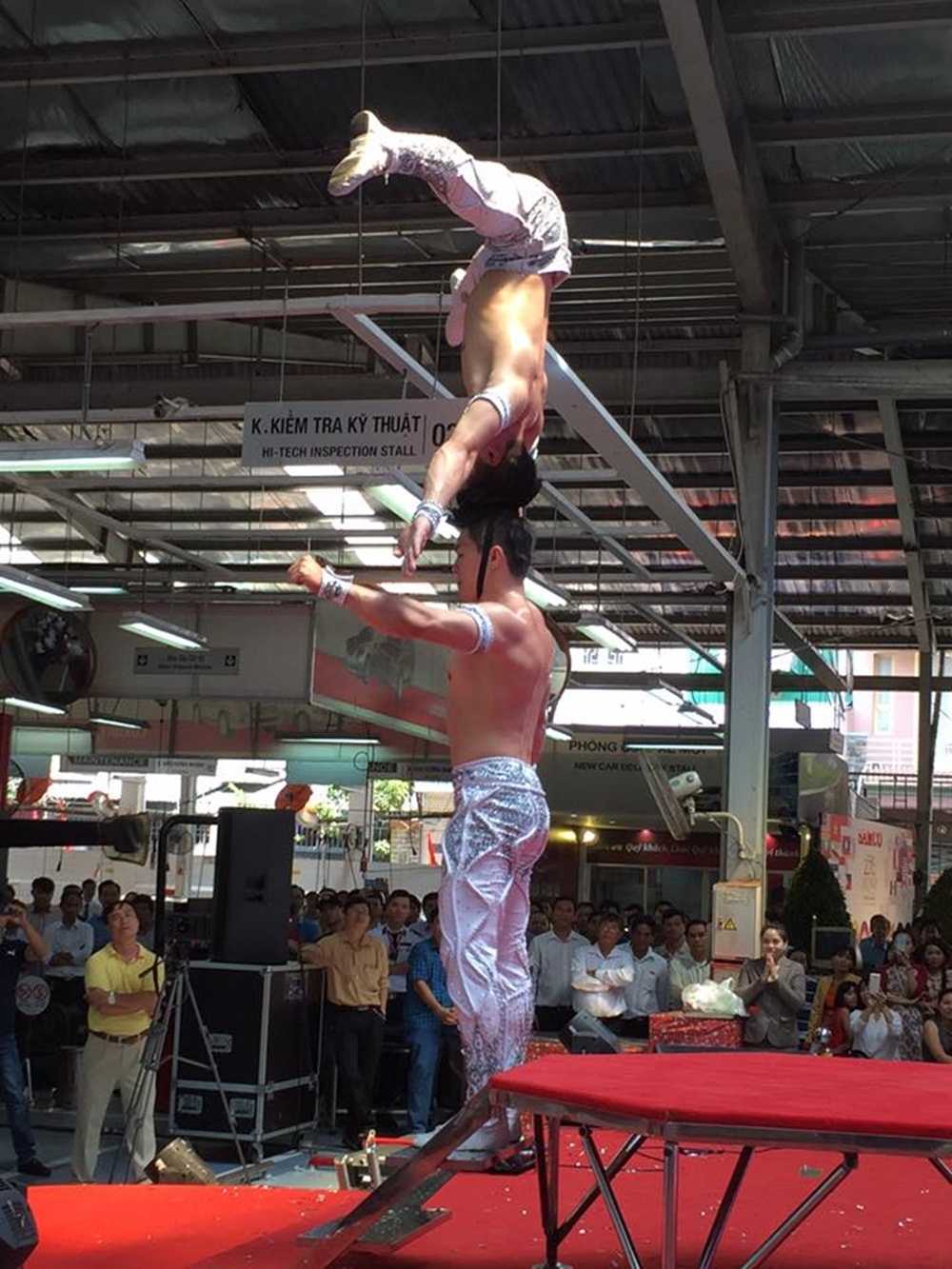 Màn cầu hôn lãng mạn của Quốc Cơ và nữ MC nổi tiếng bất ngờ lan truyền khắp MXH-1