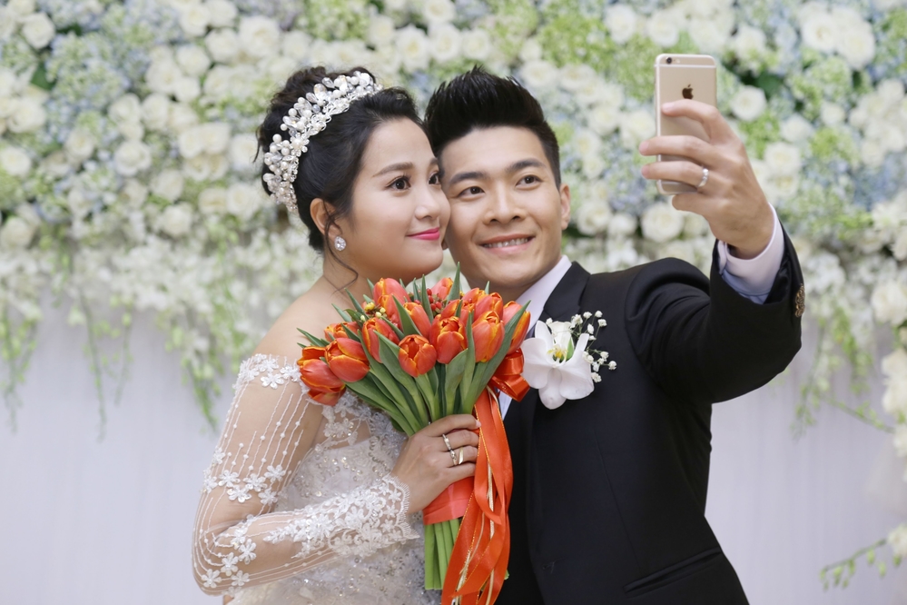 Màn cầu hôn lãng mạn của Quốc Cơ và nữ MC nổi tiếng bất ngờ lan truyền khắp MXH-5