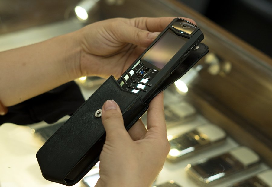 Hiếm có Việt Nam: Tay chơi sưu tập bộ điện thoại Vertu chục tỷ-12
