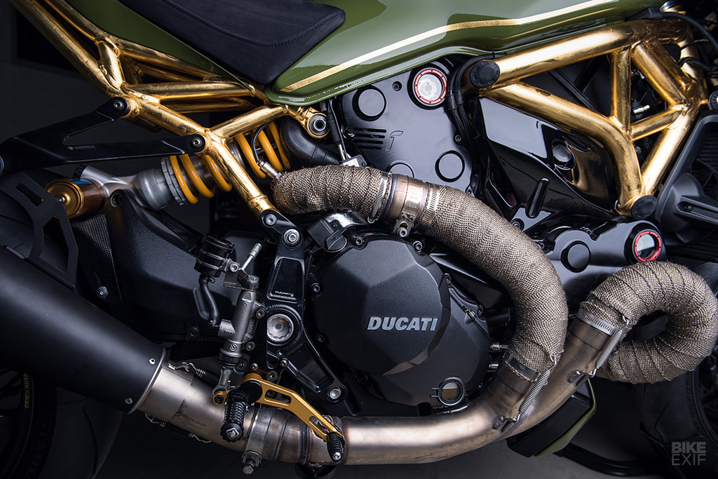 Ducati Monster 1200 R bóng bẩy với khung xe dát vàng-8