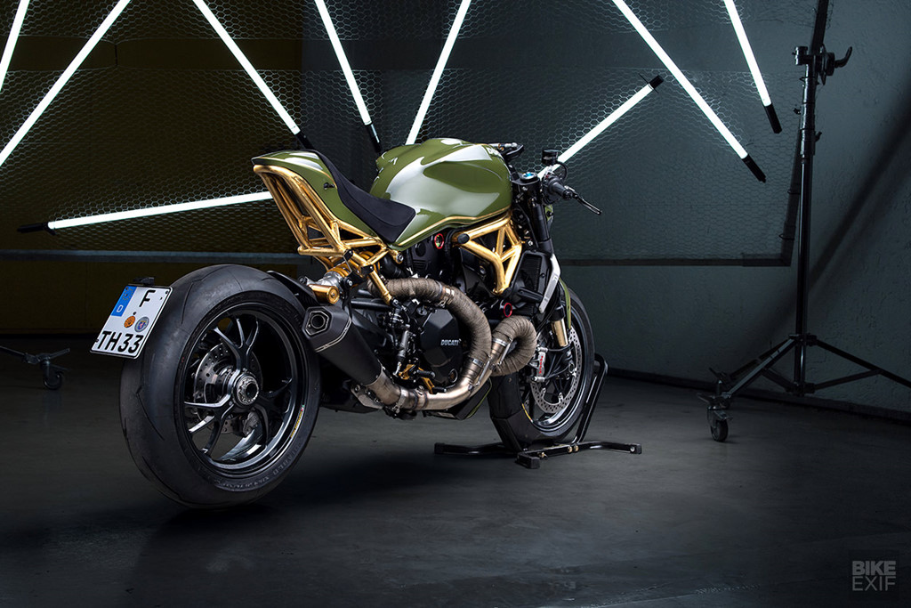 Ducati Monster 1200 R bóng bẩy với khung xe dát vàng-4