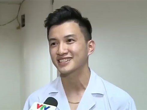 Nam điều dưỡng điển trai trên sóng truyền hình: 'Tôi đã có vợ con'