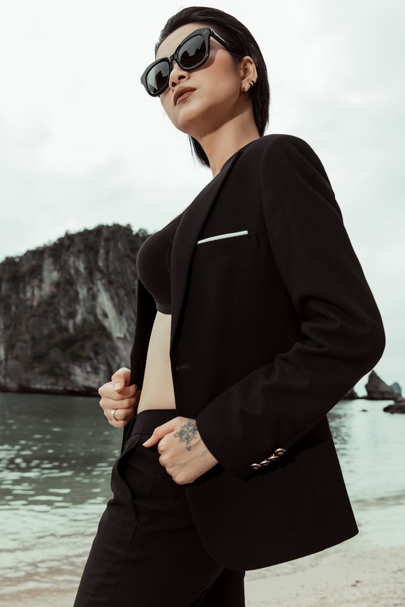 Siêu mẫu Hạ Vy tiếp tục thể hiện đẳng cấp bà trùm quyền lực qua loạt ảnh mới-3