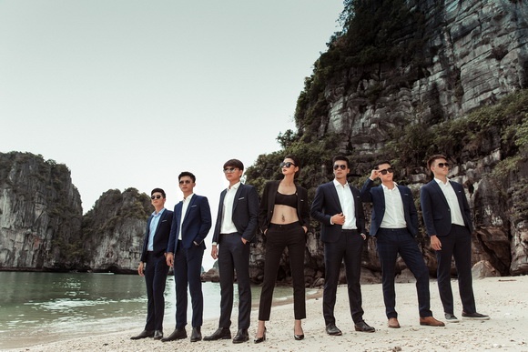 Siêu mẫu Hạ Vy tiếp tục thể hiện đẳng cấp bà trùm quyền lực qua loạt ảnh mới-4