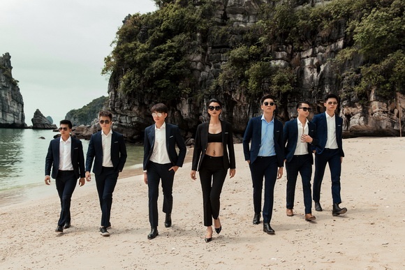 Siêu mẫu Hạ Vy tiếp tục thể hiện đẳng cấp bà trùm quyền lực qua loạt ảnh mới-5