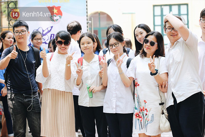 Học sinh Hà Nội lại vui vẻ rời phòng thi vì đề thi môn Toán dễ bất ngờ, không khó để được 8, 9-2