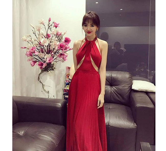 Dàn mỹ nhân Việt mặc mốt lộ chân ngực: Ai soán ngôi được Thanh Bi?-14