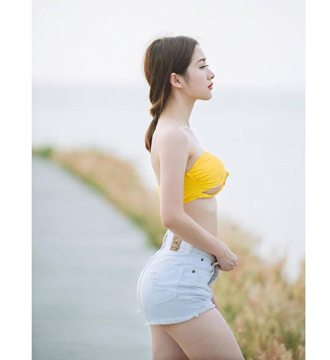 Dàn mỹ nhân Việt mặc mốt lộ chân ngực: Ai soán ngôi được Thanh Bi?-8