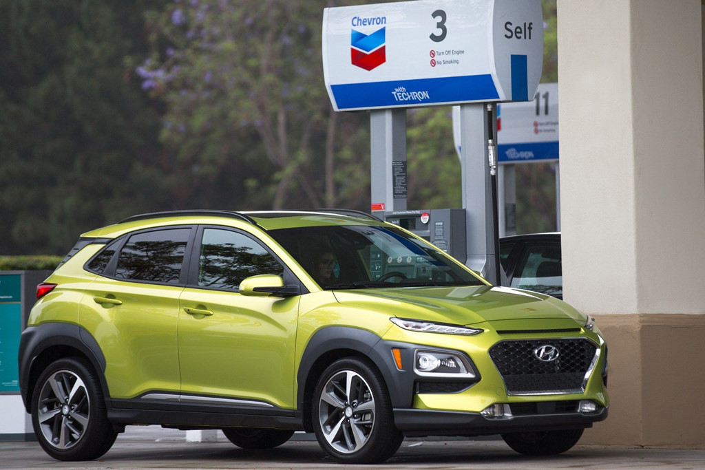 Người lái ôtô đã có thể trả tiền đổ xăng, mua đồ ăn không cần xuống xe-1