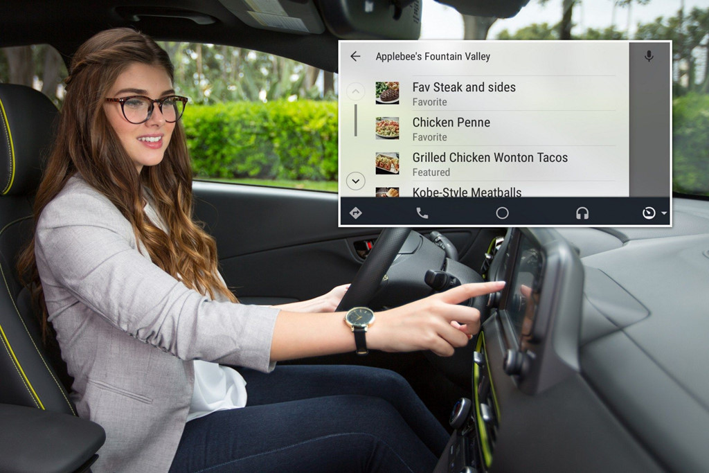 Người lái ôtô đã có thể trả tiền đổ xăng, mua đồ ăn không cần xuống xe-7