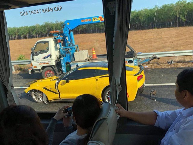 Siêu xe gặp tai nạn kinh hoàng: hành động của chủ xe khiến nhiều người phải bất ngờ-5