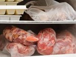 5 người phải nhập viện cấp cứu chỉ vì ăn thịt đông đá trong tủ lạnh-3