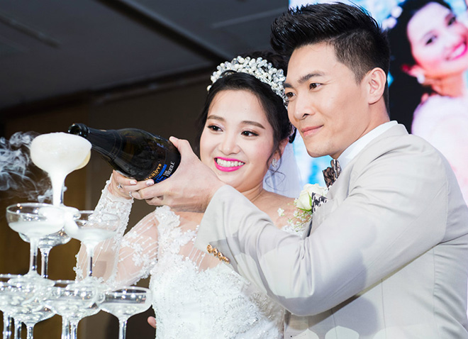 Vợ Quốc Cơ nói gì về clip chồng quỳ gối cầu hôn hot trở lại?-2