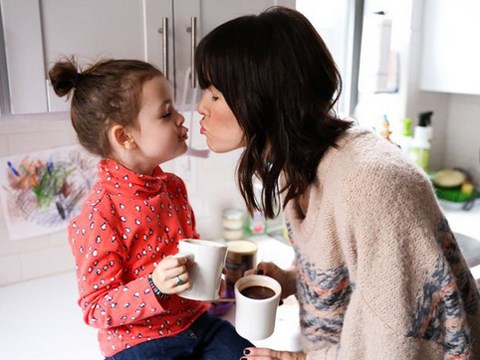 Đi tìm 4 bà mẹ Hoàng đạo hay yêu chiều con cái