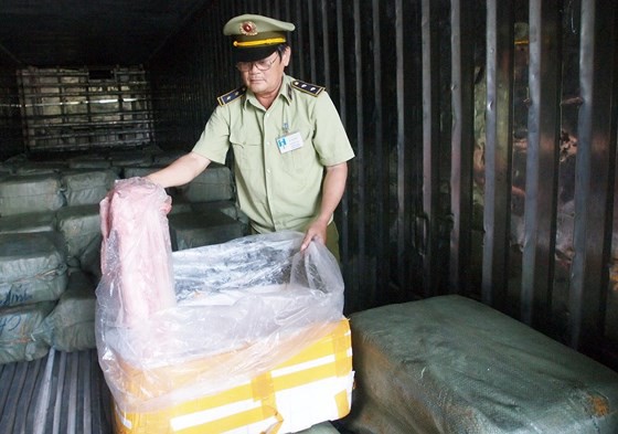 Phát hiện hơn 6,5 tấn thịt có dấu hiệu phân hủy đang trên đường vào TP.HCM-2