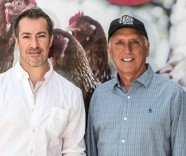 Từ 20 con gà thả đồi, ông Tây thu nhập hơn 2.200 tỷ/năm-2