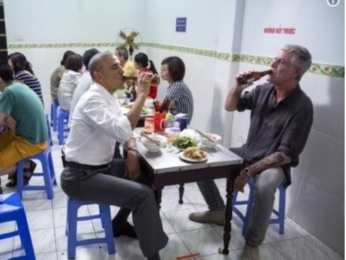 Cựu Tổng thống Obama tưởng nhớ đầu bếp Anthony Bourdain trên Twitter