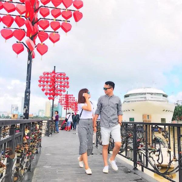 Mẹ bầu sướng nhất vịnh Bắc Bộ khi được chồng tổ chức sinh nhật lãng mạn như phim Hàn-1