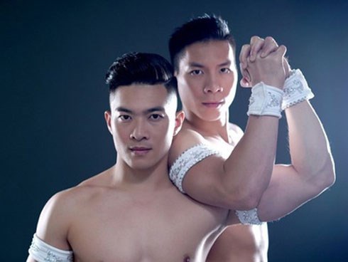 Quốc Cơ - Quốc Nghiệp được khán giả nữ gửi tặng 100 triệu đồng làm quà