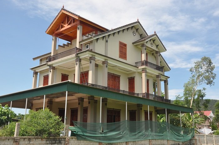 Cả làng ‘du lịch’ sang Thái, mang USD về xây biệt thự-1