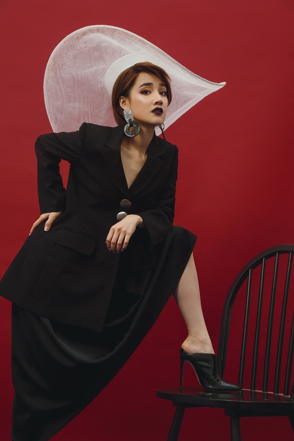 Nhã Phương hoàn toàn lột xác trong bộ ảnh mới đậm chất nữ quyền-2