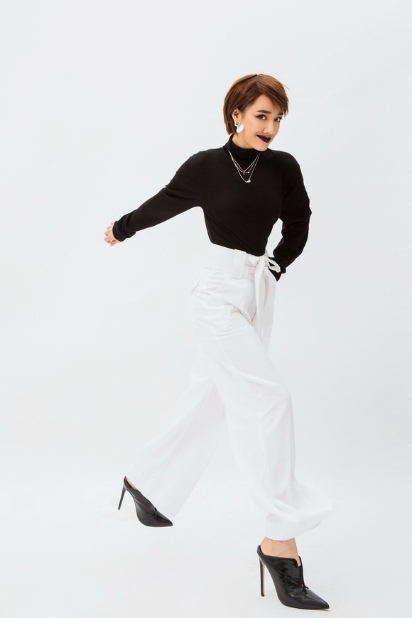 Nhã Phương hoàn toàn lột xác trong bộ ảnh mới đậm chất nữ quyền-7