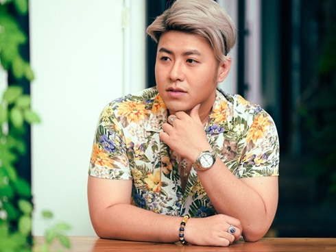 Akira Phan gây bất ngờ với vẻ ngoài phát tướng, đầu trọc lóc” đến mức khó lòng nhận ra-8