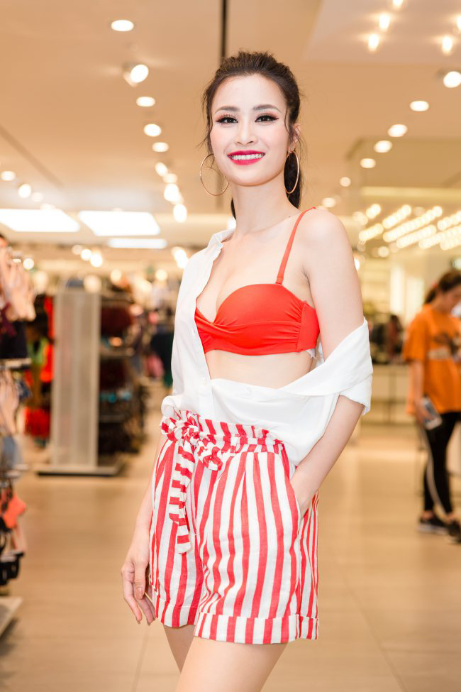 Thánh nữ Mì Gõ, Thanh Bi đua nhau diện áo hở nửa bầu ngực-21