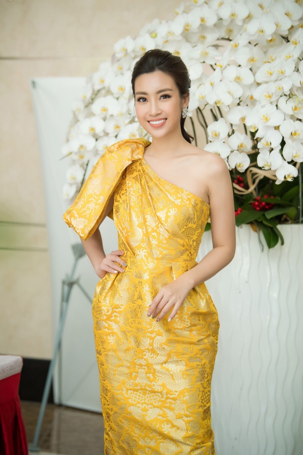 Ngây ngất với vẻ đẹp nữ thần của HH Đỗ Mỹ Linh đi chấm thi hoa hậu-3