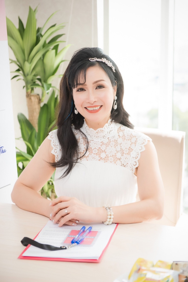 Ngây ngất với vẻ đẹp nữ thần của HH Đỗ Mỹ Linh đi chấm thi hoa hậu-8