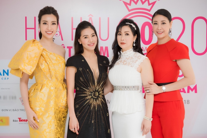 Ngây ngất với vẻ đẹp nữ thần của HH Đỗ Mỹ Linh đi chấm thi hoa hậu-11