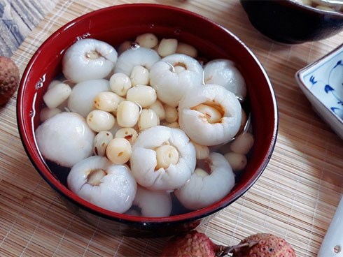 Mùa vải không thể bỏ qua chè vải hạt sen thanh mát ngon ngất ngây
