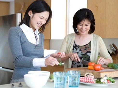 Bí quyết chinh phục mẹ chồng khó tính coi con dâu như con gái