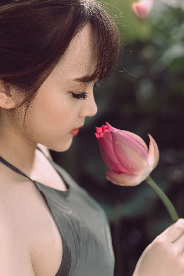Ngắm vẻ đẹp xuân thì của thiếu nữ tuổi 18 bên đầm sen-1
