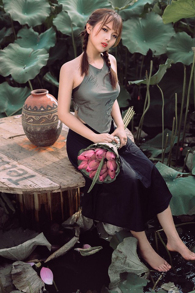 Ngắm vẻ đẹp xuân thì của thiếu nữ tuổi 18 bên đầm sen-3