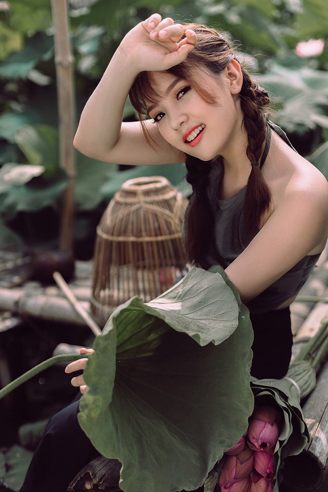 Ngắm vẻ đẹp xuân thì của thiếu nữ tuổi 18 bên đầm sen-5
