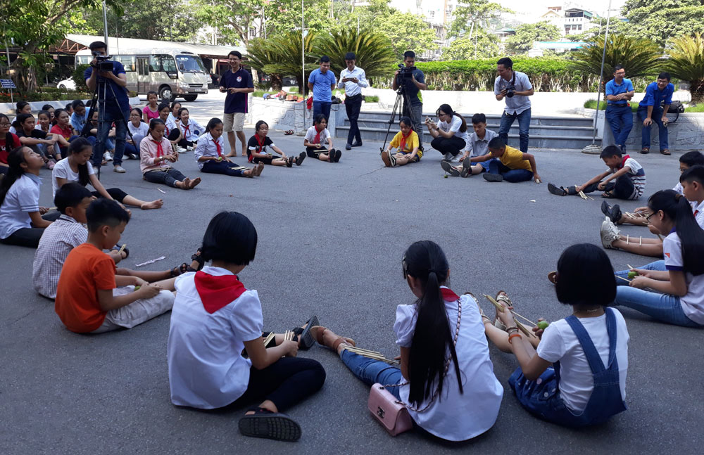 Hào hứng trở về tuổi thơ của bố mẹ-2