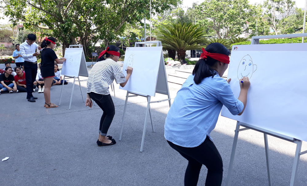 Hào hứng trở về tuổi thơ của bố mẹ-1