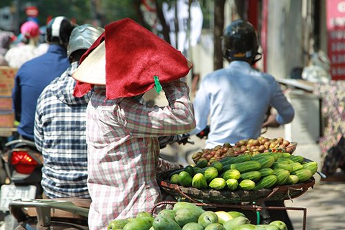 Hà Nội nóng 37 độ, du khách lên Fansipan mặc áo ấm-2