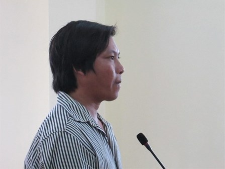 Lãnh 3 năm tù vì vừa chạy xe vừa hiếu kỳ xem tai nạn