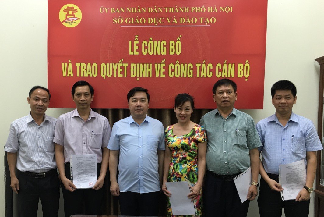 Chủ tịch Hà Nội bổ nhiệm 3 hiệu trưởng trường THPT mới-1