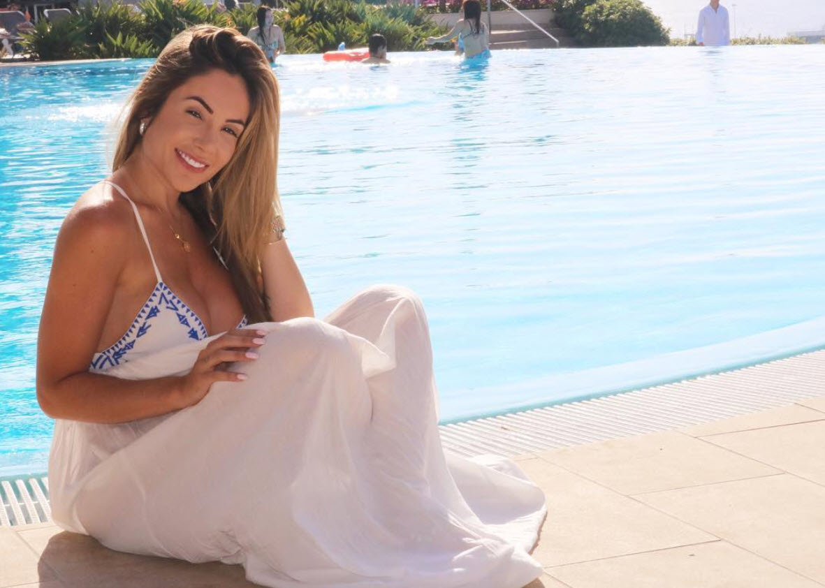 Bà xã Firmino đốt cháy Kiev cổ vũ Liverpool-4