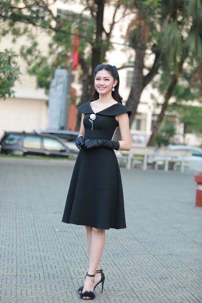 Á hậu Thanh Tú thanh lịch như công nương đi làm giám khảo-1