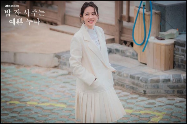 Gu thời trang chất phát ngất của bà cô tuổi băm trong Chị đẹp mua cơm ngon cho tôi ăn-5