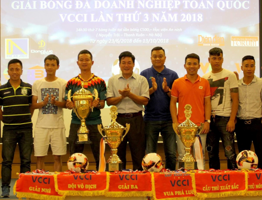 32 đội bóng doanh nghiệp tham gia Cúp VCCI-1