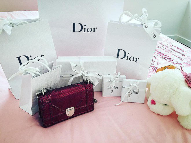 Vừa tuyên bố bỏ Facebook, Phạm Hương đã khiến cộng đồng Instagram nghẹt thở với tủ giày trăm đôi-6