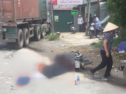 Tự ngã ra đường, nam thanh niên bị xe tải cán chết thương tâm