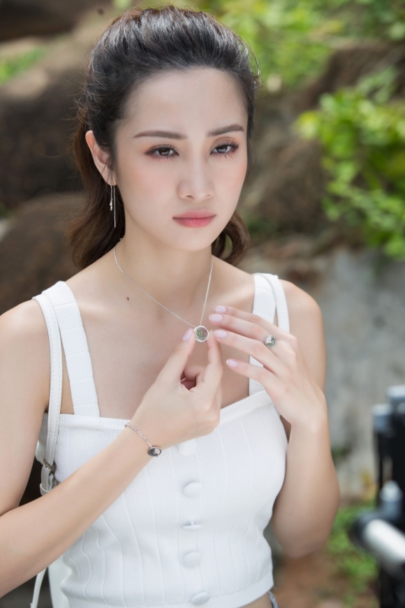 Jun Vũ - Hoà Minzy - Sỹ Thanh khoe dáng nóng bỏng trên biển với bikini-8