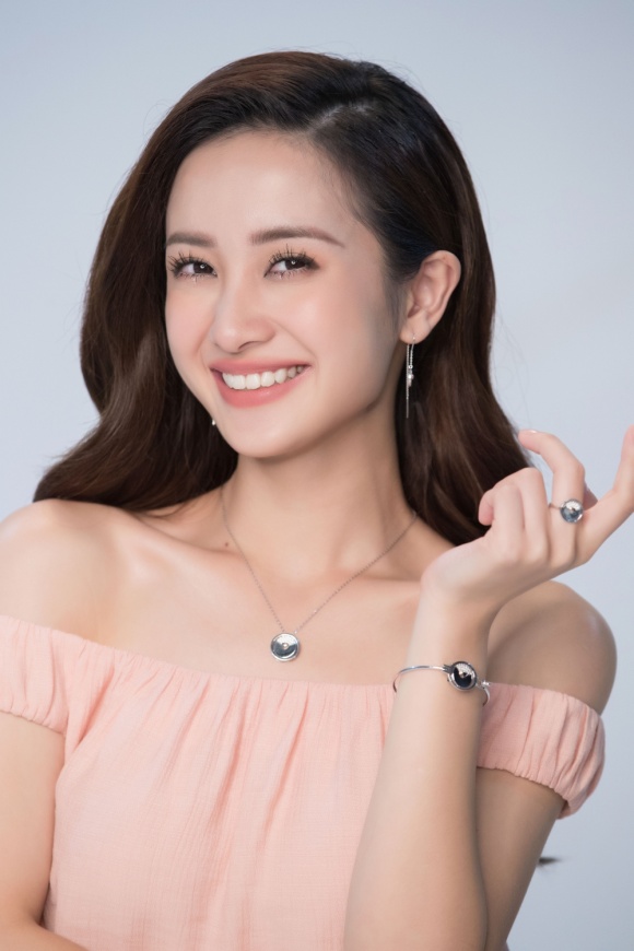 Jun Vũ - Hoà Minzy - Sỹ Thanh khoe dáng nóng bỏng trên biển với bikini-11