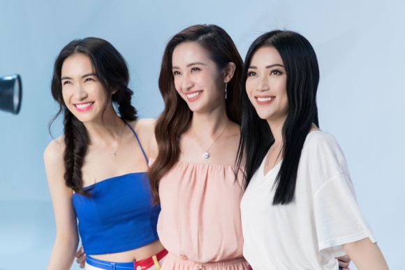 Jun Vũ - Hoà Minzy - Sỹ Thanh khoe dáng nóng bỏng trên biển với bikini-5